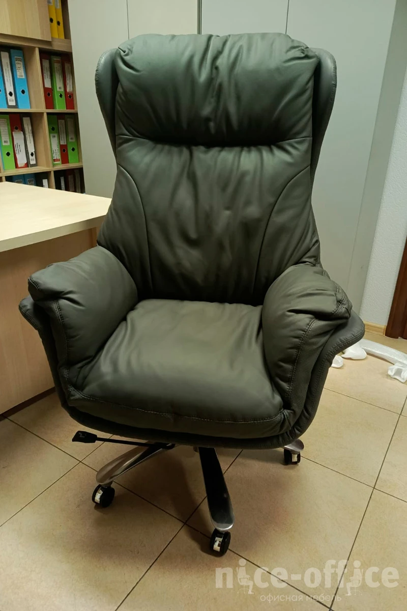 Кресло для руководителя RV DESIGN Leonardo (A355) фото в интерьере 3